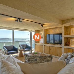 Apartamento En Punta Del Este Mansa Edificio Tequendama II 4 Dormitorios Parrillero Propio