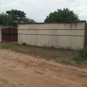 Casa Con Amplio Terreno En Venta