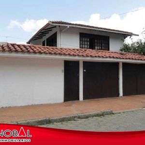 Casa Grande En Urbari