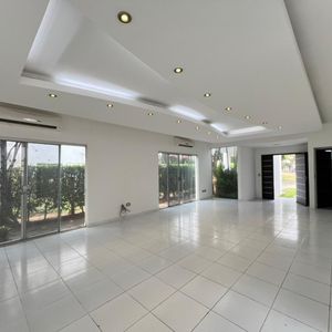 Casa En Alquiler De 5 Dormitorios En Cond. Los Parques  