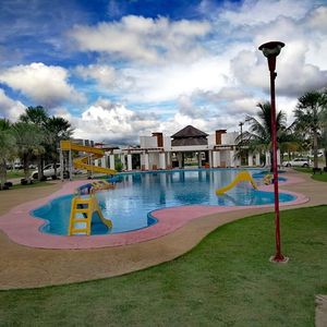 Casa En Venta O Alquier En El Urubo Condominio Santa Cruz De La Colina