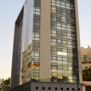 Se Vende Ambiente Al Frente A Pasos De 18 De Julio Y Fdez Crespo, Cordón, Montevideo, Uruguay