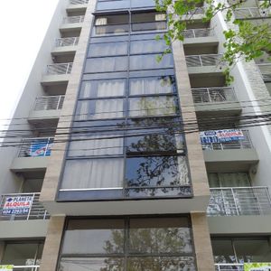Vendo Con Renta Apartamento 1 Dormitorio Con Patio Y Terraza, Tres Cruces, Montevideo, Uruguay