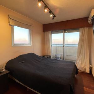 Vendo Apartamento 1 Dormitorio Frente Al Mar En La Rambla De  Malvin, Piscinas, Gimnasio, Etc