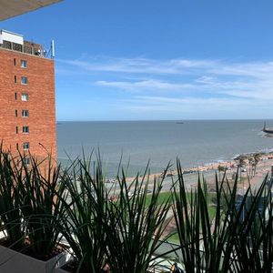 Venta Apartamento 1 Dormitorio Como A Estrenar Vista Mar En Cordon Sur.  Se Vende Con Renta.