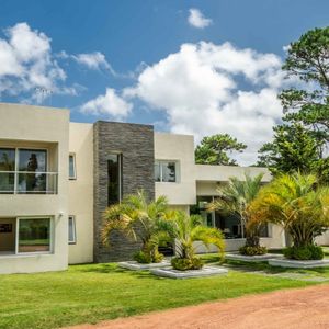 Venta Casa En Barrio Cerrado Cerca Del Shopping Y Playa Mansa