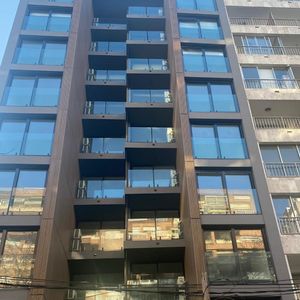 Venta Local Comercial En P. Berro Centro Pocitos Ambientes Y 1 Dormitorio, Piscina, Gym, Bbca.