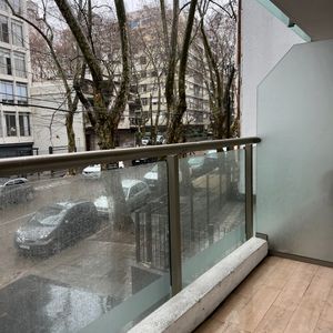 Venta De Apartamento 1 Dormitorio En El Centro De Pocitos A Pasos De La Rambla, Frente A Trouville