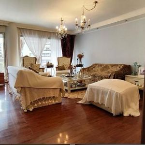 Venta Apartamento Semi Piso En Pocitos A Metros De La Rambla