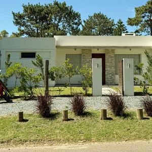 Venta De Casa A Estrenar En El Club De La Barra Punta Del Este
