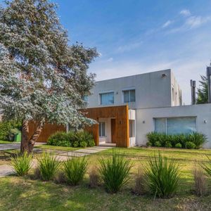 Venta De Espectacular Casa En Altos De La Tahona Barrio Privado