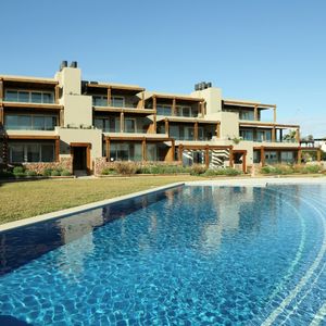 Venta De  Apartamento 4 Dormitorios Frente Al Mar, Posta Del Cangrejo.