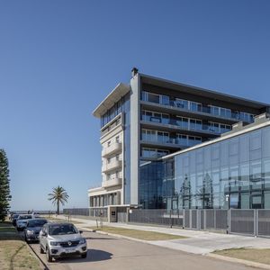 Oficinas Corporativas En Carrasco: Ubicación Estratégica Con Diversos Metrajes Y Tipologías. Tu Espacio Profesional En La Mejor Zona.