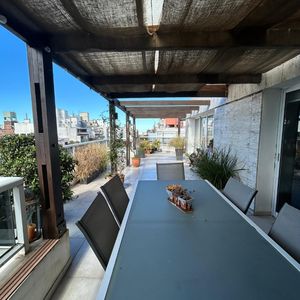Venta Apartamento Penthouse Triplex 3 Dormitorios En Suite En Punta Carretas – Diseño Y Luz Natural