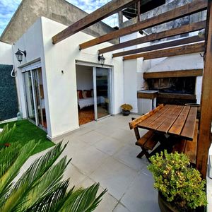 Venta Penthouse Dúplex En El Centro De Pocitos Con 3 Dormitorios · Gran Terraza Con Parrillero · Garage