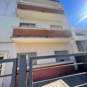Alquiler En Punta Carretas De Apartamento Con 2 Dormitorios A Pasos Del Shopping Y La Rambla