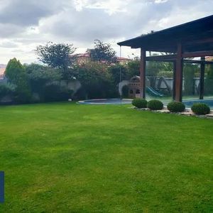 Casa En Alquiler En Calacoto - Amoblada Y Equipada Con Piscina Privada