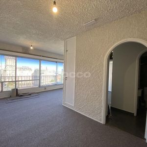 Apartamento De 2 Dormitorios Frente A Plaza Independencia Excelente Vista