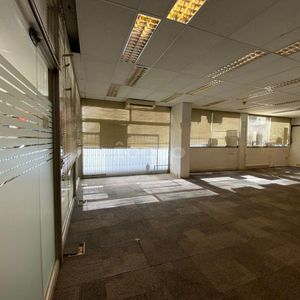 Local Y Oficinas  Con Mejoras - En Ciudad Vieja Desarrollado En 3 Plantas