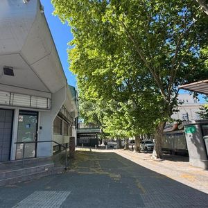 Venta Y Alquiler  De Local  En Avda. 8 De Octubre