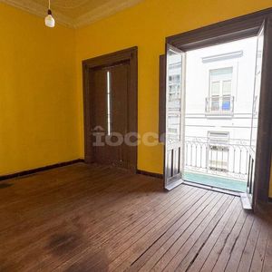Venta Con Renta De Local Comercial Y 2 Apartamentos En Ciudad Vieja