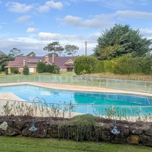 La Mansa – Gran Residencia En Lote De 10.636 M² Con 2 Casas, Piscina Y 2 Canchas De Tenis