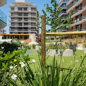 Apartamento 2 Dormitorios Con Jardín, Parrillero Y Garaje Incluido - Costanera Village