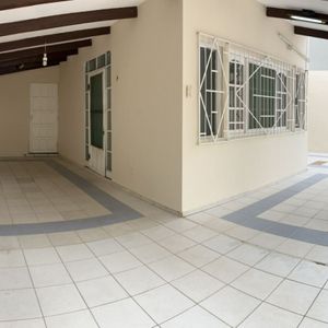 Casa En Alquiler Con Un Departamento En La Parte Posterior Santos Dumont