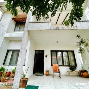 Casa De 6 Dormitorios En Zona Residencial Las Palmas