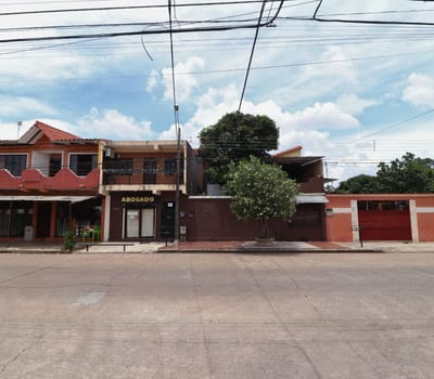 Casa Multifamiliar En Venta Con Potencial De Ingresos
