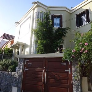 Venta De Espectacular Casa En 2 Plantas, Reciclada A Nuevo, 3 Cuartos, Patio Y Barbacoa!!!