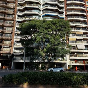 Apartamento En Venta De 4 Dormitorios C/ Cochera En Punta Carretas