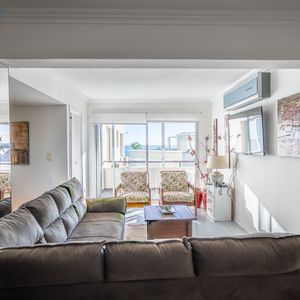 Apartamento En Alquiler C/ Cochera En Playa Mansa