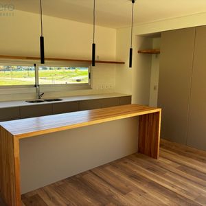 Casa En Venta C/ Cochera En P. Ballena