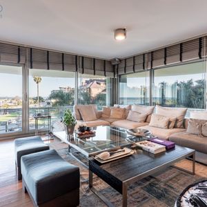 Apartamento En Venta C/ Cochera En Puerto Buceo