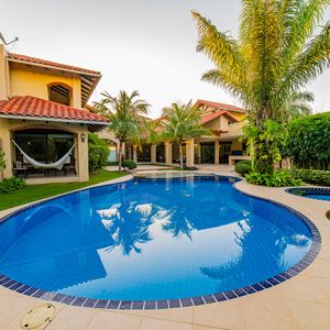 Casa En Venta 5 Dormitorios En Condominio Colinas Del Urubó Sector 2 (urubó)