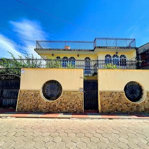 Casa En Venta, Ideal Para Empresa O Familia