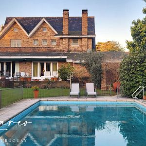 Elegante Casa A La Venta En Centro De Carrasco