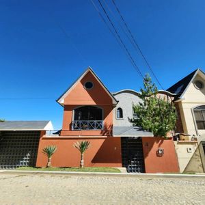 Casa En Venta En Los Rosales - Achumani