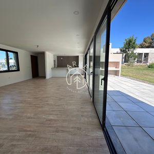 Casa En Venta En Cumbres De Carrasco 4 Dormitorios Y Mucho Verde!