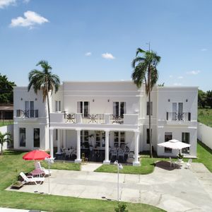 Casa Tipo Mansión En Venta Sobre Av. Virgen De Cotoca