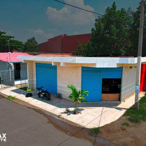 Casa Con Tiendas En Venta, Santa Cruz