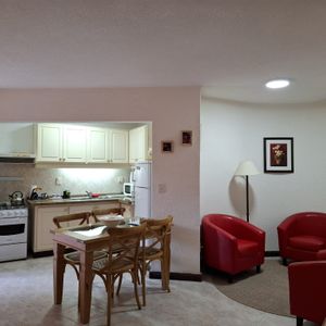 Cómodo Apartamento A Metros De Punta Shopping, Planta Baja Patio Y Garage 