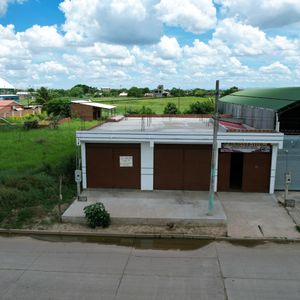 Casa Con Espacio Comercial En Venta