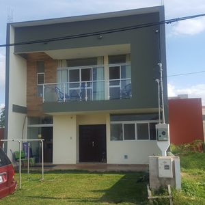 Amplia Y Cómoda Casa En Venta