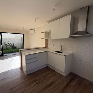 Alquiler A Estrenar!!! Casa Ph Duplex 2 Dormitorios, 2 Baños, Cochera, Patio. Carrasco Norte