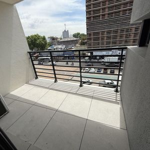 Alquiler Apartamento 1 Dormitorio Con Balcon, Vista Despejada. Garage