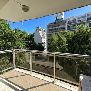 Apartamento En Alquiler 2 Dormitorios, Balcón Y Calefacción. Pocitos