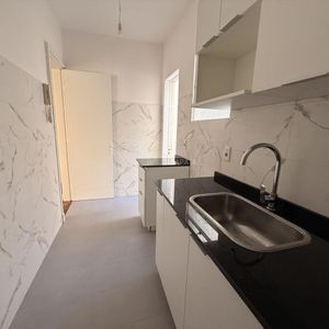 Alquiler Apartamento 2 Dormitorios, 2 Patios, 1 Baño Punta Carretas,  Reciclado