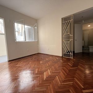 Alquiler Apartamento 2 Dormitorios, 2 Patios, 1 Baño Punta Carretas, Con Garage , Reciclado